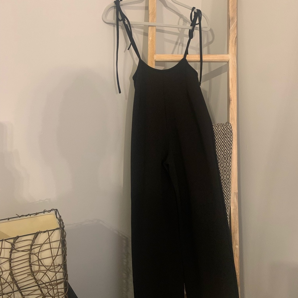Loose and comfy fitting black romper from SHEIN